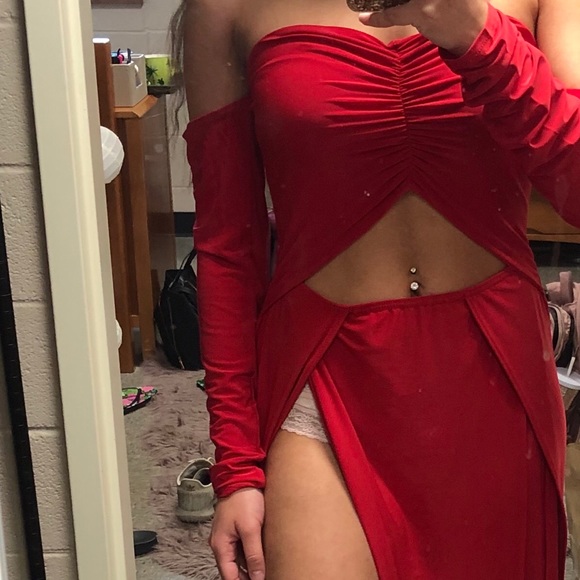 Missguided | Red Maxi Dress - Picture 2 of 3